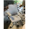 Image 2 : NIGHTINGALE GREY IC2 7300 MULTI-ADJUSTMENT TASK CHAIR