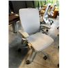 Image 2 : NIGHTINGALE GREY IC2 7300 MULTI-ADJUSTMENT TASK CHAIR