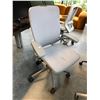 Image 2 : NIGHTINGALE GREY IC2 7300 MULTI-ADJUSTMENT TASK CHAIR