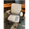 Image 2 : NIGHTINGALE GREY IC2 7300 MULTI-ADJUSTMENT TASK CHAIR