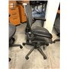 Image 2 : HERMAN MILLER AERON GRAPHITE FULLY ADJUSTABLE TASK CHAIR (SIZE B) RETAIL $1923 CAN