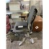 Image 2 : HERMAN MILLER EMBODY GREY/GRAPHITE FULLY ADJUSTABLE GAMING TASK CHAIR RETAIL $2264 CAN