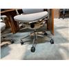 Image 2 : NIGHTINGALE GREY IC2 7300 MULTI-ADJUSTMENT TASK CHAIR