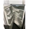 Image 2 : WESTINGHOUSE WHITE FRIDGE/FREEZER