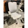 Image 2 : NIGHTINGALE GREY IC2 7300 MULTI-ADJUSTMENT TASK CHAIR