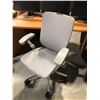 Image 2 : NIGHTINGALE GREY IC2 7300 MULTI-ADJUSTMENT TASK CHAIR