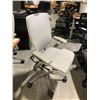 Image 2 : NIGHTINGALE GREY IC2 7300 MULTI-ADJUSTMENT TASK CHAIR