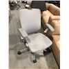 Image 2 : NIGHTINGALE GREY IC2 7300 MULTI-ADJUSTMENT TASK CHAIR