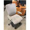 Image 2 : NIGHTINGALE GREY IC2 7300 MULTI-ADJUSTMENT TASK CHAIR