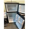 Image 2 : MAGIC CHEF MCDR450SEF COMPACT REFRIGERATOR/FREEZER