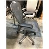 Image 2 : HERMAN MILLER AERON GRAPHITE FULLY ADJUSTABLE TASK CHAIR SIZE C RETAIL PRICE $2243 CAN