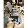 Image 2 : HERMAN MILLER AERON GRAPHITE FULLY ADJUSTABLE TASK CHAIR SIZE B RETAIL PRICE $2080 CAN