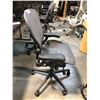 Image 2 : HERMAN MILLER AERON GRAPHITE FULLY ADJUSTABLE TASK CHAIR SIZE B RETAIL PRICE $2080 CAN