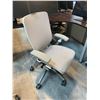 Image 2 : NIGHTINGALE GREY IC2 7300 MULTI-ADJUSTMENT TASK CHAIR