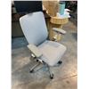 Image 2 : NIGHTINGALE GREY IC2 7300 MULTI-ADJUSTMENT TASK CHAIR