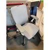 Image 2 : NIGHTINGALE GREY IC2 7300 MULTI-ADJUSTMENT TASK CHAIR