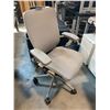 Image 2 : NIGHTINGALE GREY IC2 7300 MULTI-ADJUSTMENT TASK CHAIR