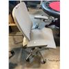 Image 2 : NIGHTINGALE GREY IC2 7300 MULTI-ADJUSTMENT TASK CHAIR