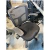 Image 2 : BLACK MESH BACK MULTI-LEVER TASK CHAIR