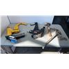 Image 1 : 2 FLOORING NAILERS, CINCH LEVER AND MALLET UNTESTED