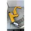 Image 2 : 2 FLOORING NAILERS, CINCH LEVER AND MALLET UNTESTED
