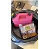 Image 2 : BOX OF SHOP LIGHTS, OIL CHANGE TRAY, JERRY CAN AND AUTOMOTIVE FUILDS