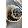 Image 3 : 3 BUCKETS OF PIPE CONNECTORS AND HOSES