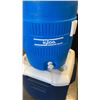 Image 2 : ROLLING COLEMAN COOLER AND LARGE COLEMAN 5 GALLON TEAM DRINK DISPENSER