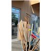 Image 2 : BUCKET OF GARDEN TOOLS
