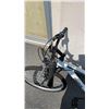 Image 2 : WHITE REEBOK BIKE