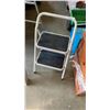 Image 2 : 6FT ALUMINUM A FRAME LADDER AND SMALL STEP STOOL