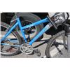 Image 2 : BLUE AND SILVER INFINITY BIKE