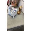 Image 8 : BOX OF PORCELAIN COLLECTIBLES