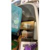 Image 8 : 2 TOTES OF ESTATE GOODS AND PUMP