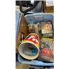 Image 2 : LOT OF RETRO TOYS AND COLLECTIBLES
