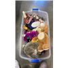 Image 3 : 5 TOTES OF STUFFED ANIMALS