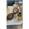 Image 2 : 2 BOXES OF VINTAGE BRSS ITEMS: OIL LAMPS, PORCELAIN DOOR KNOBS AND MORE