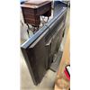 Image 2 : TOSHIBA 46" HDTV WITH REMOTE