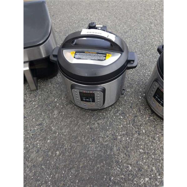 AS NEW INSTANT POT DUO PLUS MULTIUSE PRESSURE COOKER TESTED AND WORKING - RETAIL $149