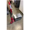 Image 1 : BLACK AND DECKER TOASTER OF WITH DIRT DEVIL VACUUM