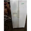 Image 2 : WHITE WESTING HOUSE REFRIGERATOR FREEZER WITH ICE DISPENSER WORKING