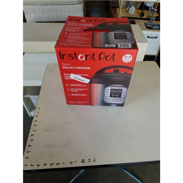 INSTANT POT DUO MULTI COOKER 6 QUART - TESTED WORKING - RETAIL $159