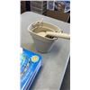Image 8 : 2 NEW SILICONE BEACH SETS WITH INFLATABLE PALM TREE COOLER AND PAINT GYPSUM SET