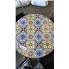 Image 2 : ROUND TILE TABLE AND 4 METAL FOLDING CHAIRS