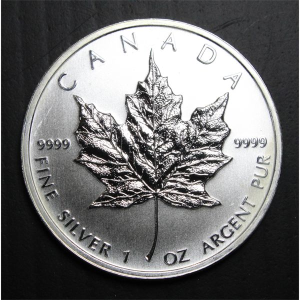 2011 CANADA 1 OZ 9999 SILVER $5 MAPLE LEAF COIN