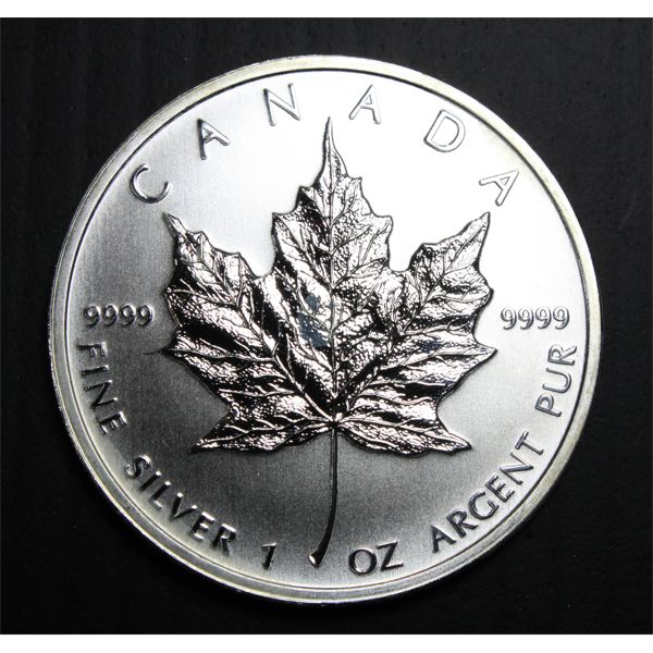 2011 CANADA 1 OZ 9999 SILVER $5 MAPLE LEAF COIN