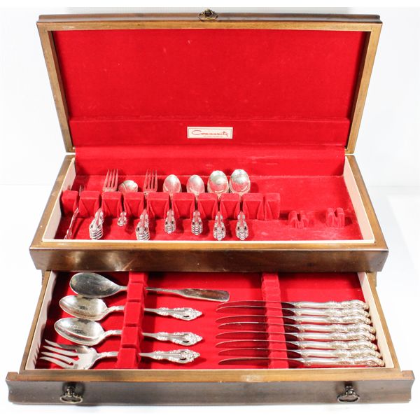 COMMUNITY SILVER PLATED FLATWEAR SET IN WOOD BOX