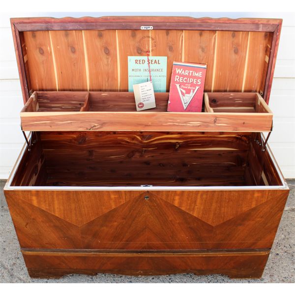 VINT. RED SEAL CEDAR CHEST BY HONDERICH FURNITURE