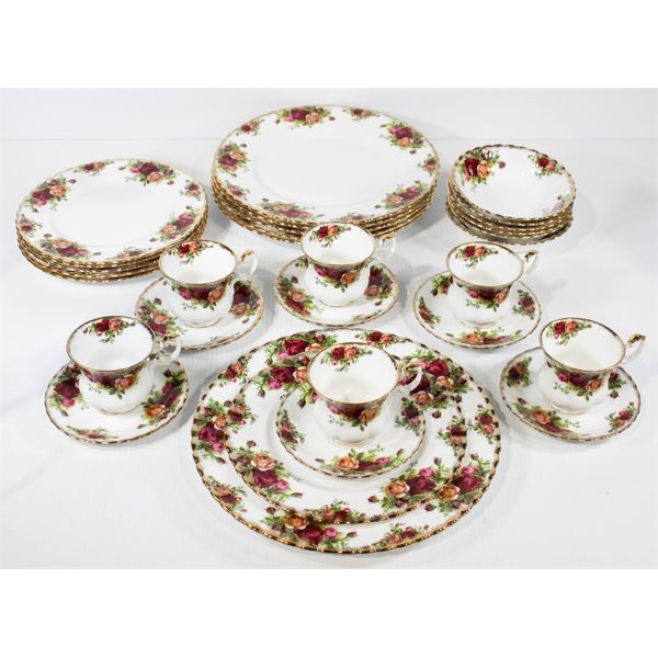 30 PC OLD COUNTRY ROSE ROYAL ALBERT BONE CHINA SET