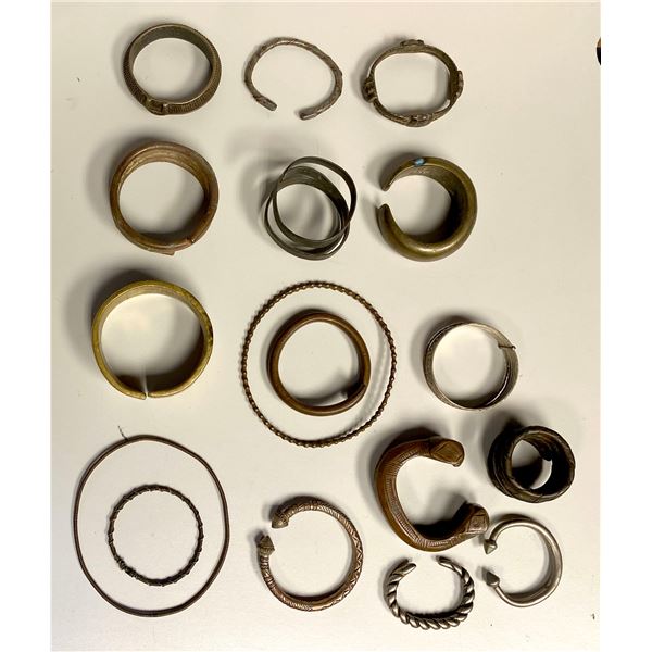 AFRICA & ASIA: LOT of 17 bracelets